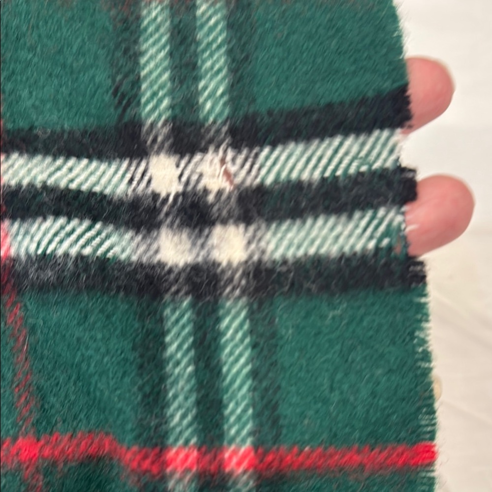 Authentic Burberry Green Plaid Scarf - Picture 7 of 9